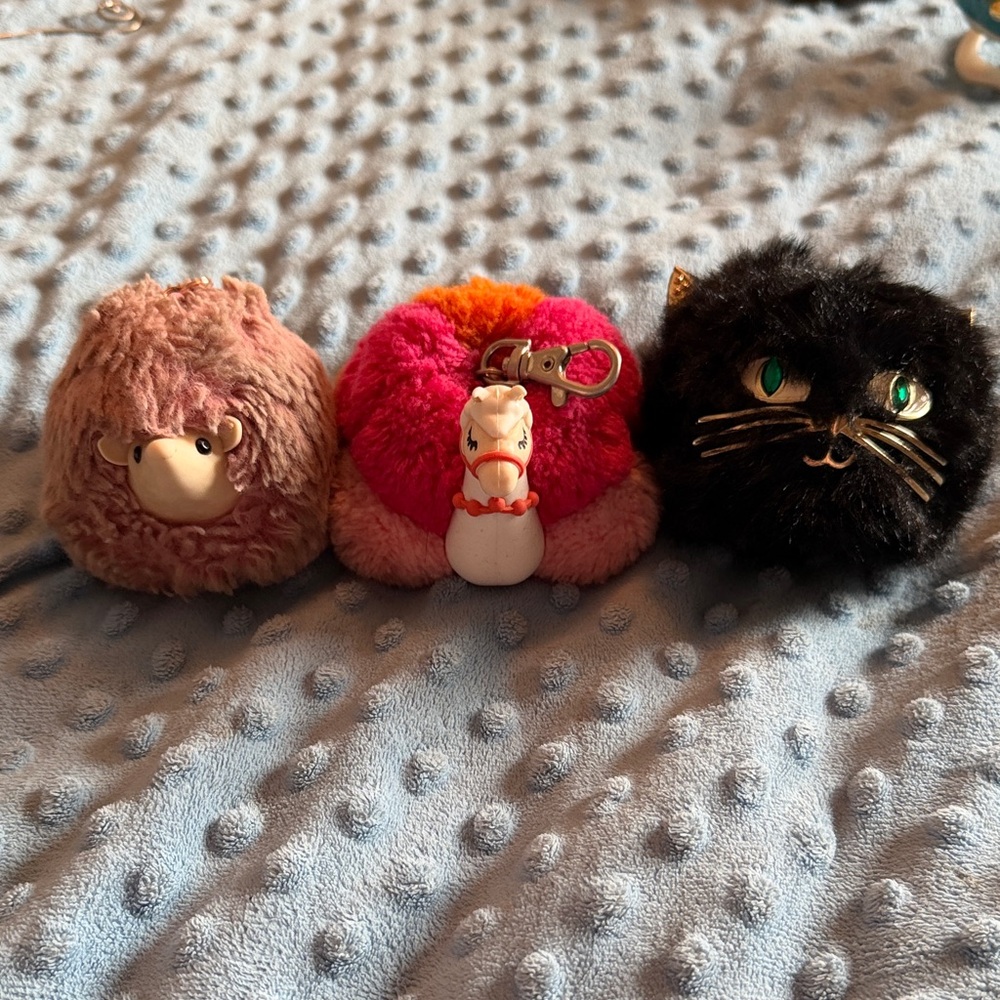 Fluffy pocketbac holders